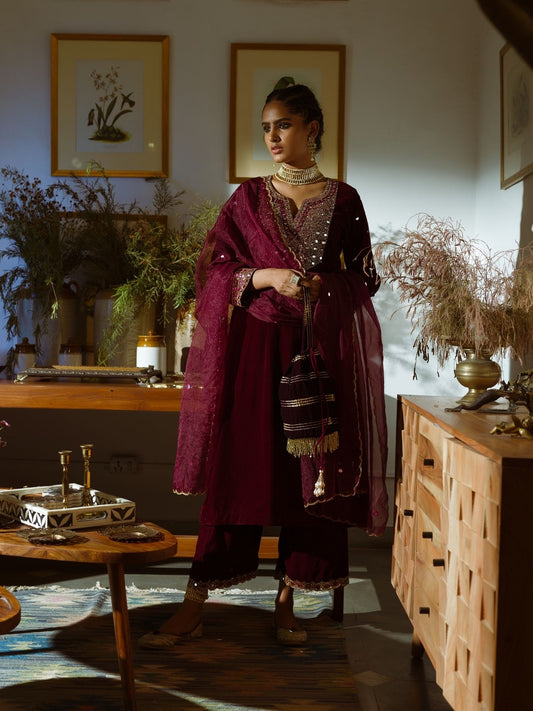 Ainna Velvet Kurta Set