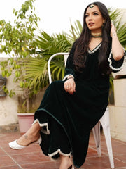 Ahana Ghai- Emerald Green Silk Velvet Kurta with Scallop Pants