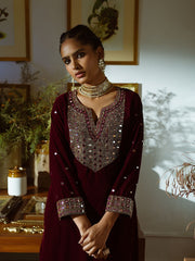 Ainna Velvet Kurta Set